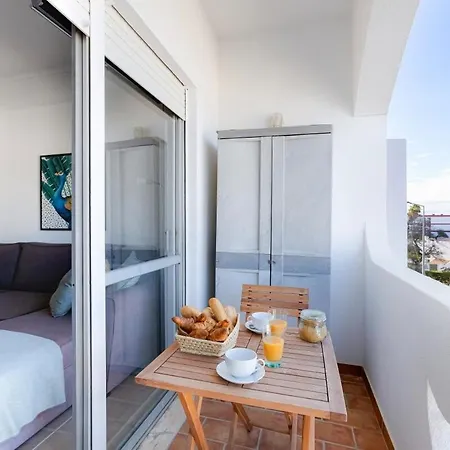 Eli Flat Just Few Steps From The Strip In Albufeira
