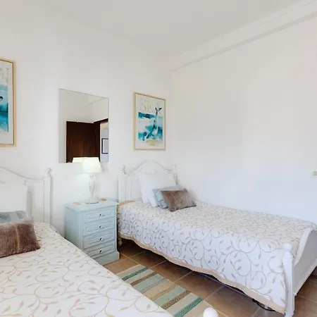 Eli Flat Just Few Steps From The Strip In * Albufeira