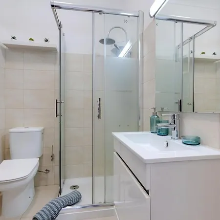 Eli Flat Just Few Steps From The Strip In Apartamento *