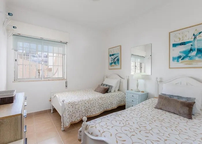 Eli Flat Just Few Steps From The Strip In * Albufeira
