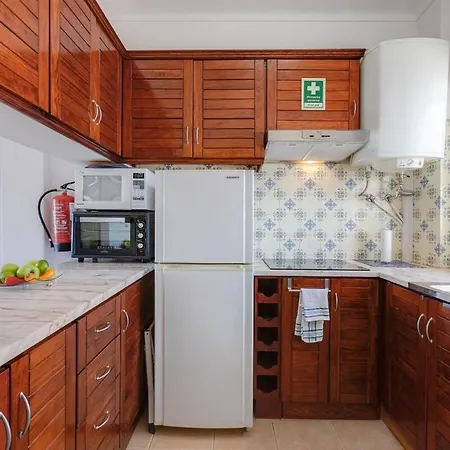 Eli Flat Just Few Steps From The Strip In Appartement Albufeira